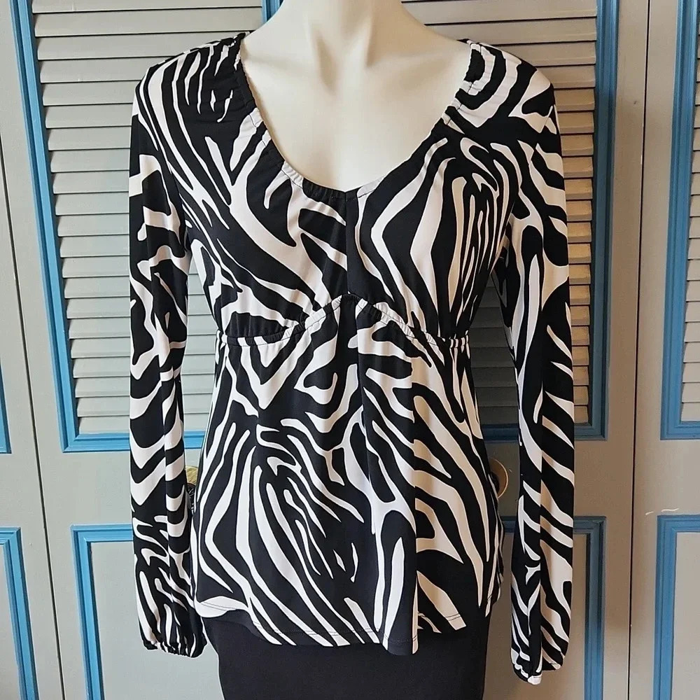 Worthington Black & White Long Sleeve Top
